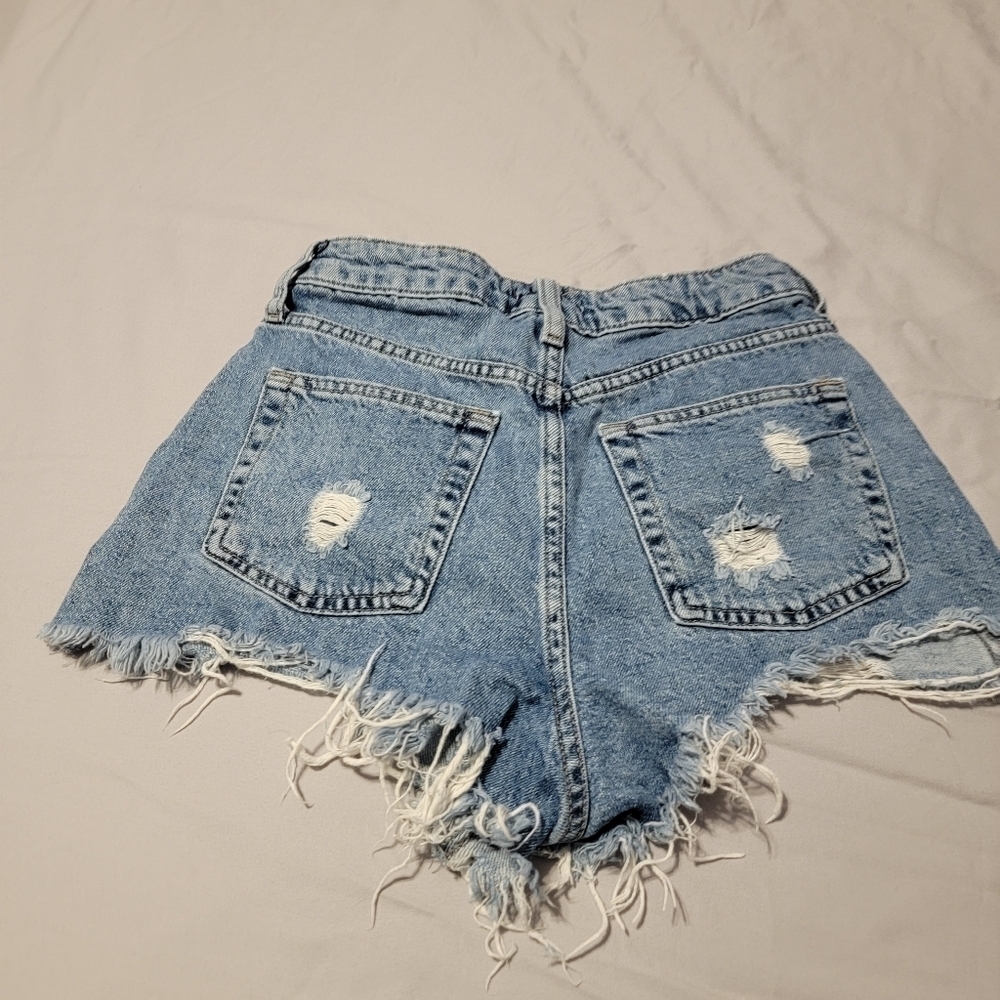 Forever 21 Distressed Cutoff Shorts Size 25 - Picture 2 of 4